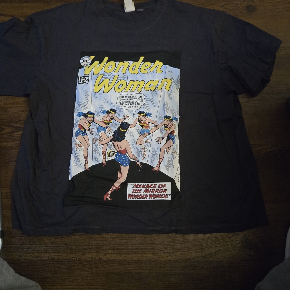 Old Navy Wonder Woman Graphic Tee - Black